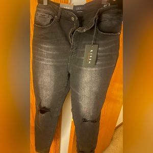 NWT Women’s Distressed Risen Jeans Size 32/15